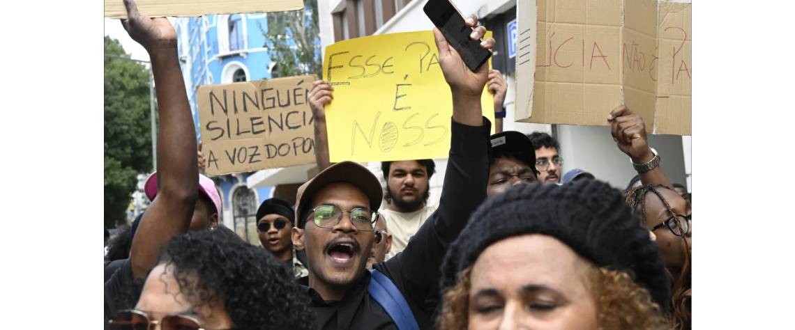 Dezenas de pessoas voltam a manifestar-se em Lisboa em menos de uma semana.jpg