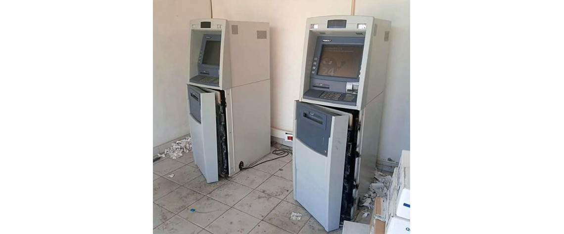 malfeitores vandalizam atm e roubam 3