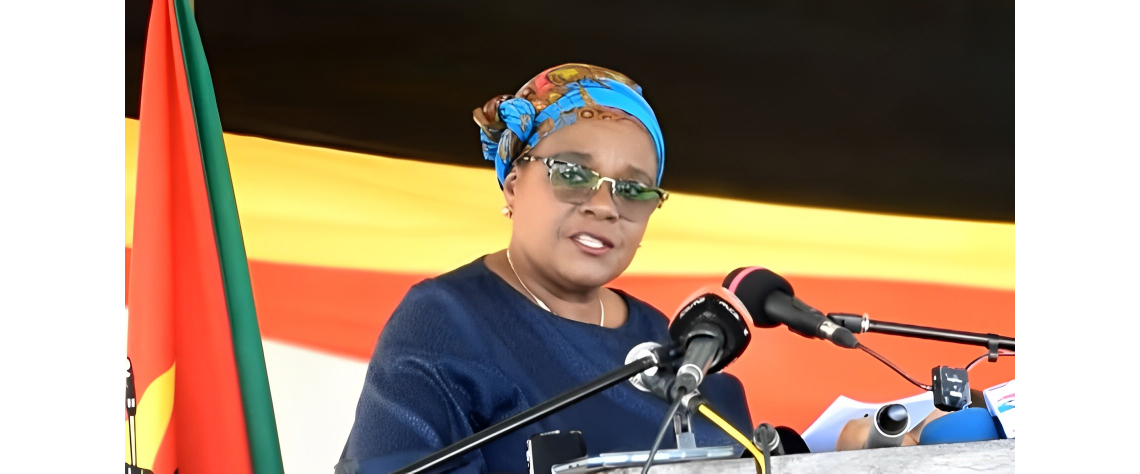 ministra Carmelita Namashulua moz