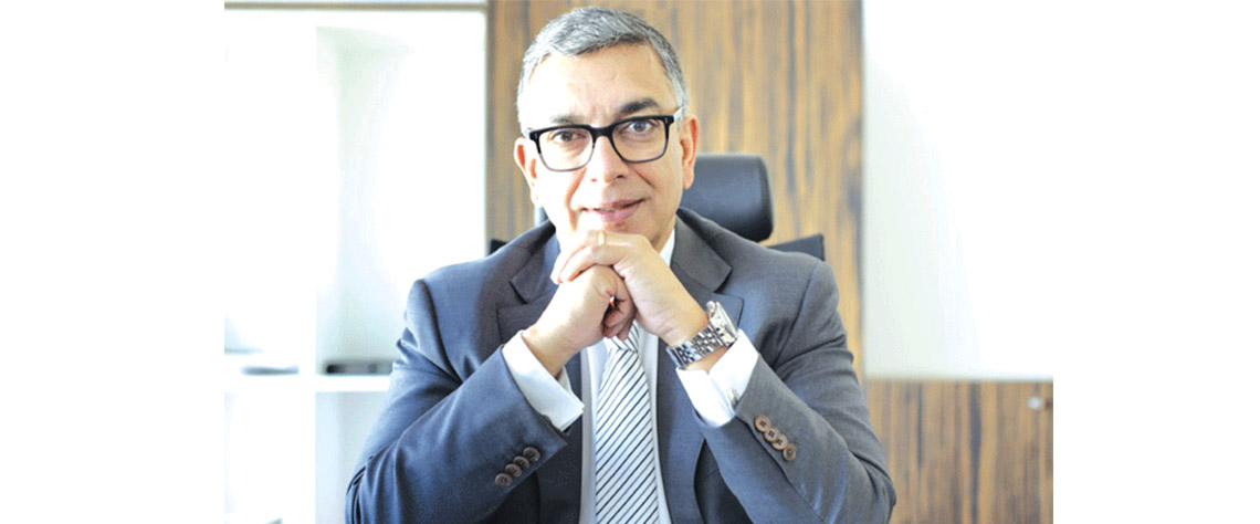 LAM – Chega de experiências, escreve João Figueiredo