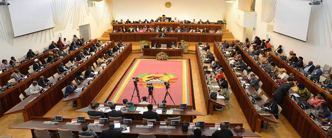 Falta de anexos adia debate do PESOE 2025 na Assembleia da República