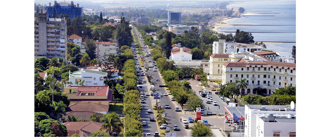 Alertas severos da Oxford Economics e do Standard Bank, mas a Frelimo vê um quadro diferente, escreve Joe Hanlon