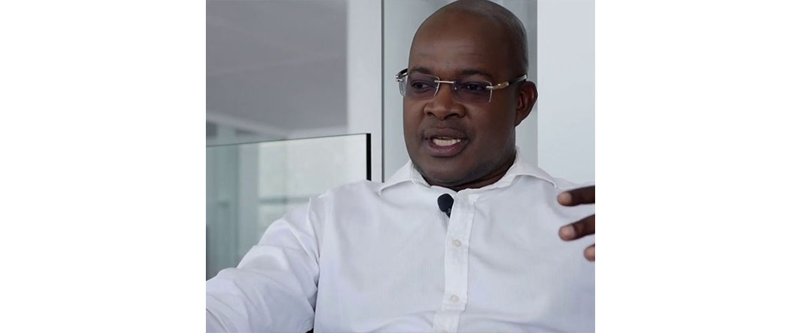 Não é ausência de dólares. É falta de confiança