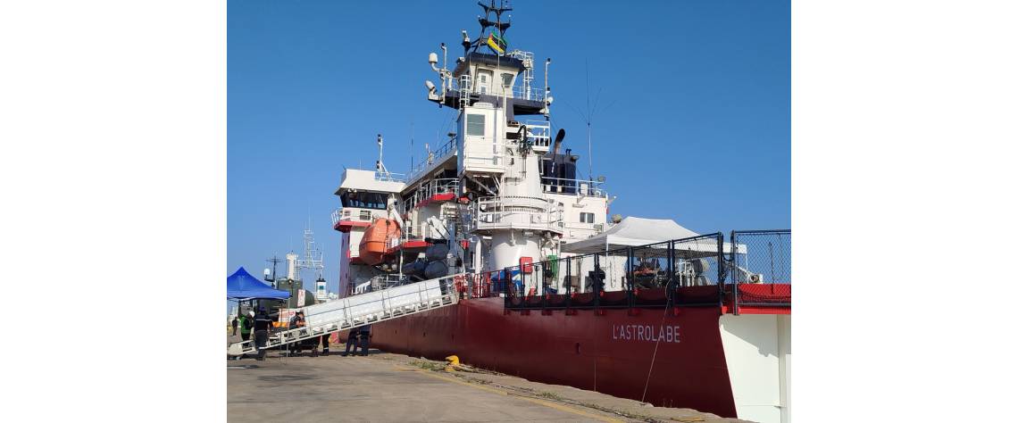 Navio militar francês escala Porto de Maputo para reforço de cooperação marítima